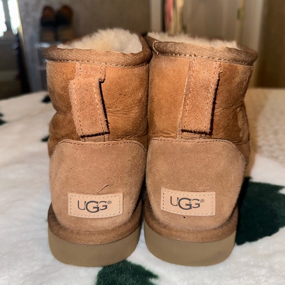 Classic Mini Uggs - Picture 4 of 5